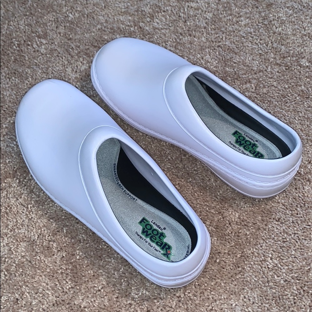 Nursing shoes, Clogs